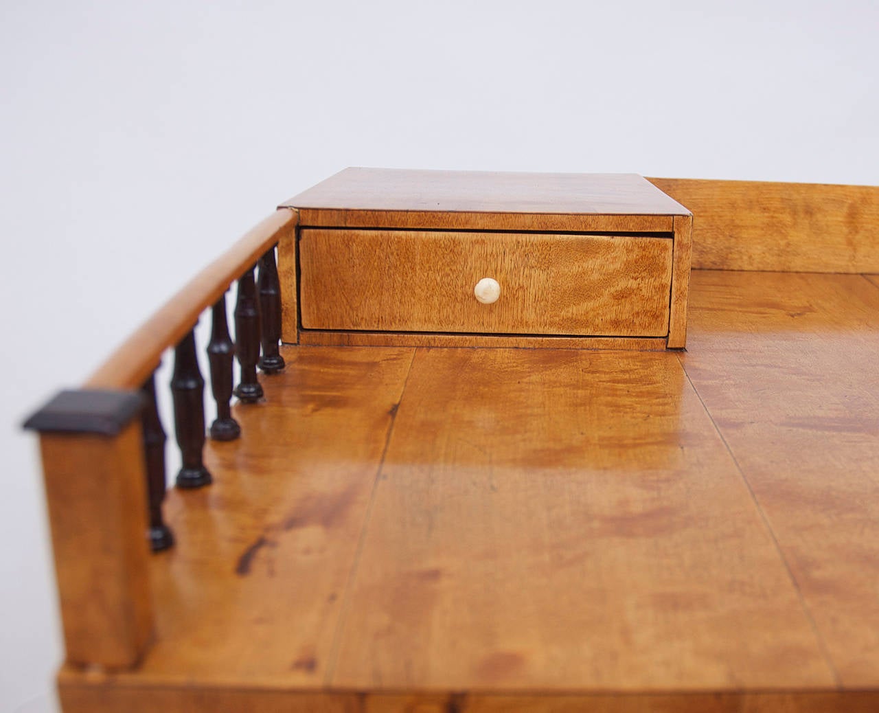 Swedish Karl Johan Biedermeier Writing Table in Birch, circa 1810 2