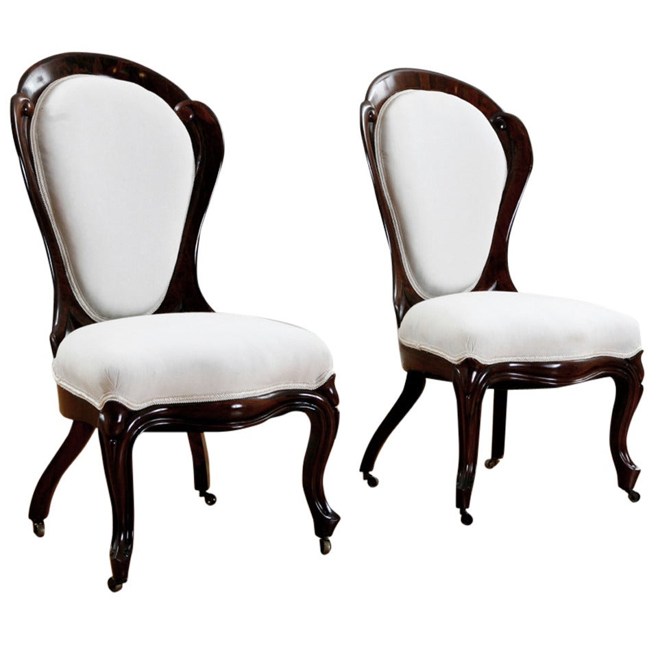 Pareja de sillones de salón de palisandro con tapicería de John Henry Belter, hacia 1844