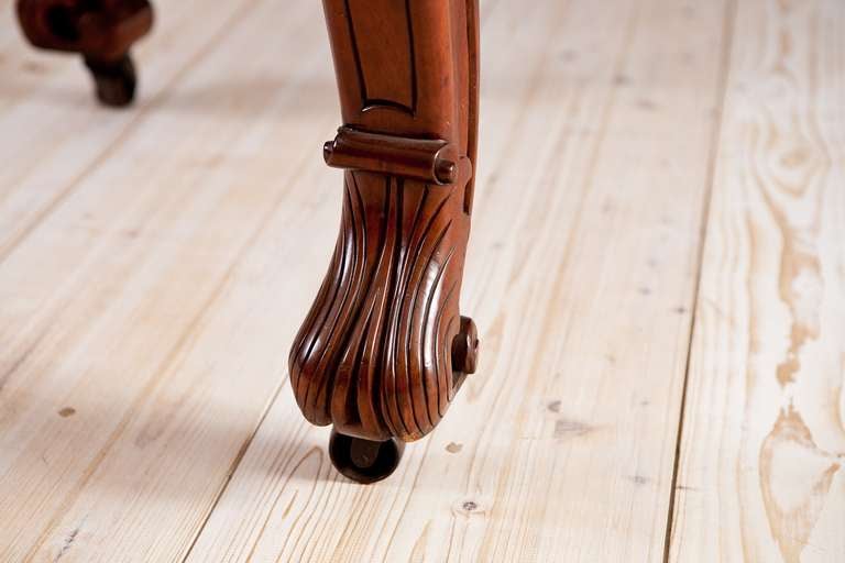 Dining Table in Mahogany with Crank Mechanism, Philadelphia circa 1860 In Excellent Condition In Miami, FL