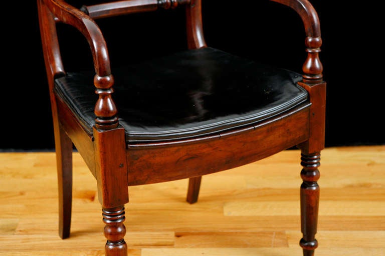 Pair of English Sheraton Mahogany Arm Chairs with Leather Box Cushions, c. 1800 3