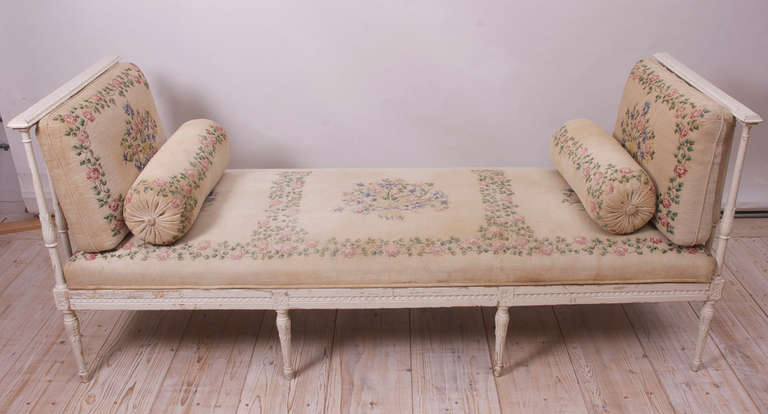 Swedish Banquette or Daybed with Vintage Hand-Painted Fabric, Mid-1800s 3