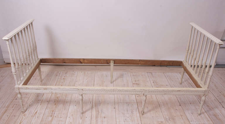 Swedish Banquette or Daybed with Vintage Hand-Painted Fabric, Mid-1800s 4