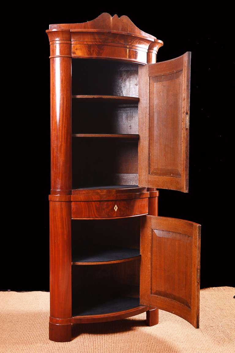 Polished Danish Biedermeier Corner Cupboard in Book-matched West Indies Mahogany, c. 1830