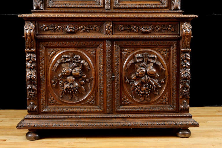 Well-Carved Flemish Buffet a Deux Corps in Oak In Good Condition In Miami, FL