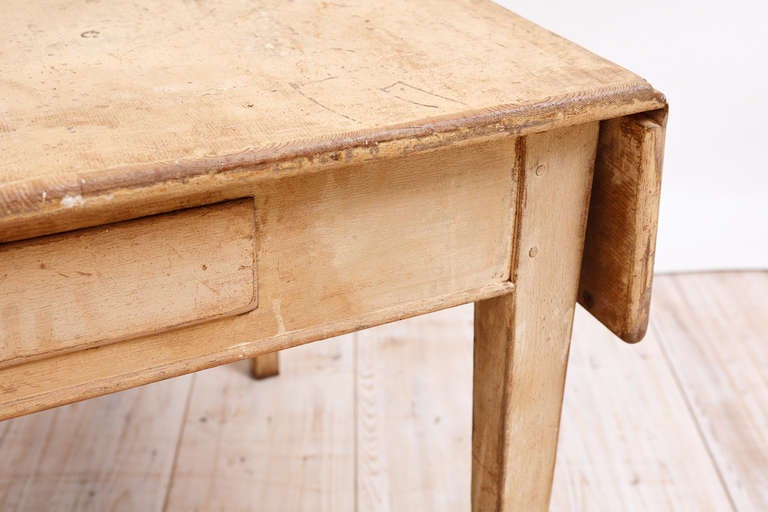 Swedish Gustavian Drop-Leaf Farmhouse Table in Original Paint, Sweden circa Late 1700s