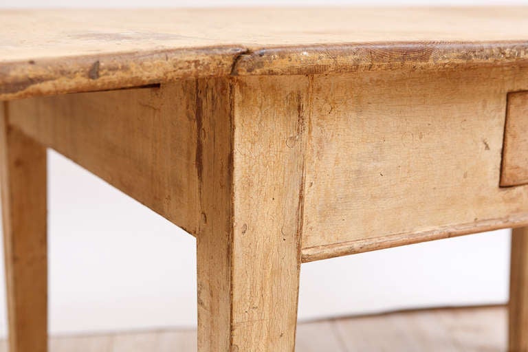 18th Century and Earlier Gustavian Drop-Leaf Farmhouse Table in Original Paint, Sweden circa Late 1700s