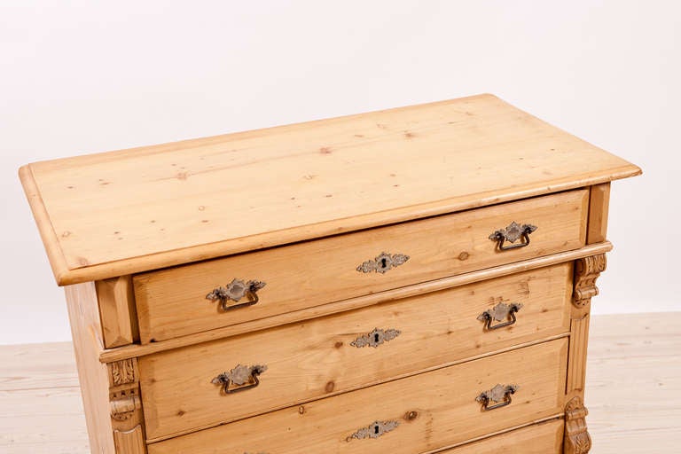 German Chest of Drawers in Pine with Original Nickle Plated Hardware, c.1890 In Excellent Condition In Miami, FL