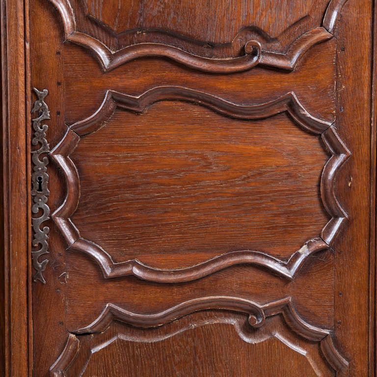 Late 18th Century European Oak Armoire from the Ardennes Region of Belgium In Good Condition For Sale In Miami, FL