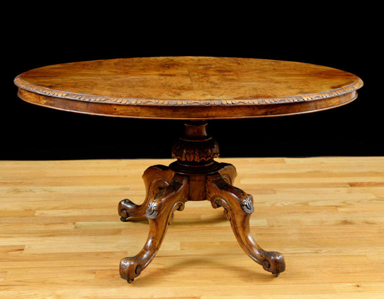 English Tilt-Top Center Pedestal Table in Walnut and Burl Walnut In Good Condition In Miami, FL
