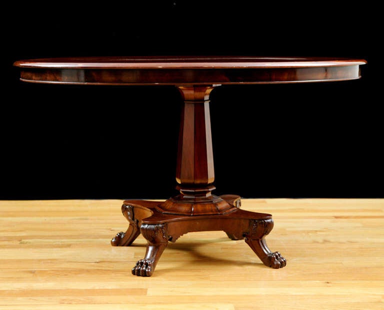 Oval Center Table in Cuban Mahogany In Good Condition In Miami, FL