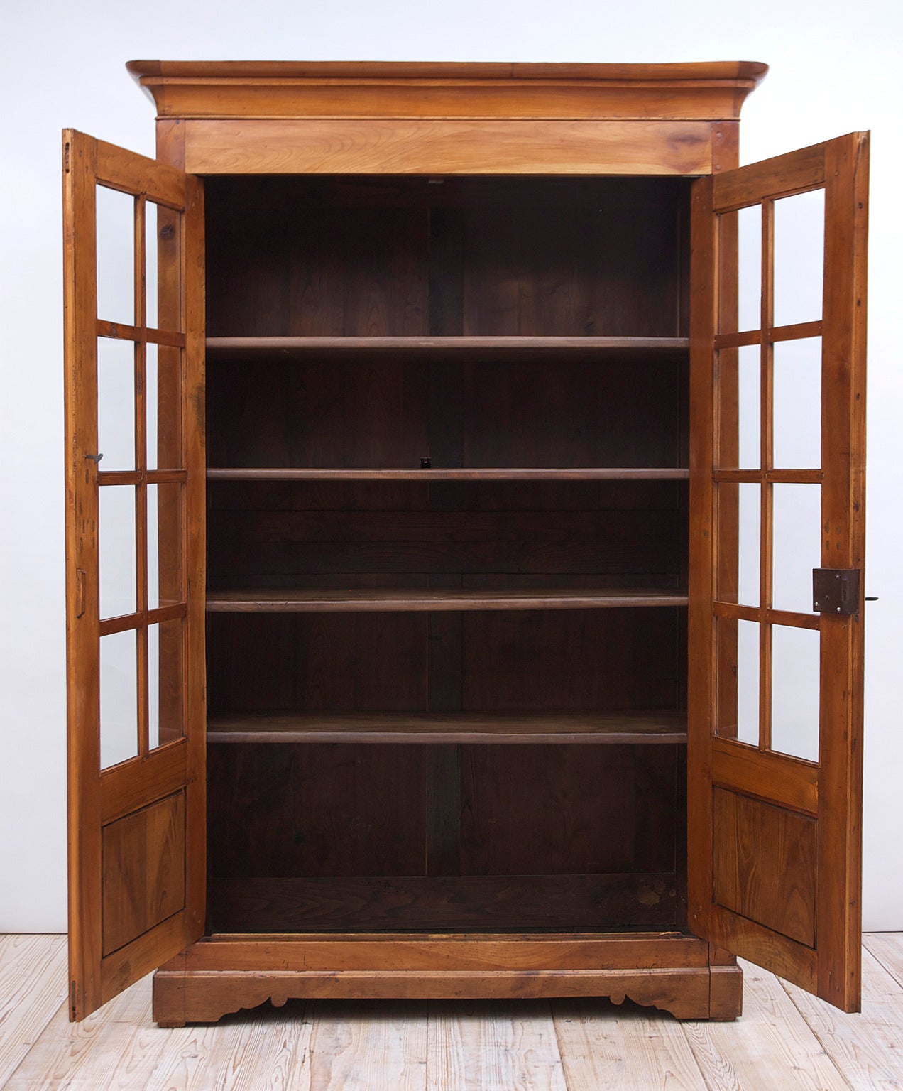 19th Century French Charles X Bookcase in Cherry In Good Condition In Miami, FL