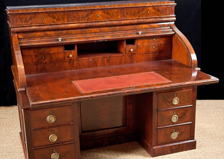 Napoleon III Pedestal Desk in Bookmatched West Indies Mahogany, circa 1860 In Good Condition In Miami, FL