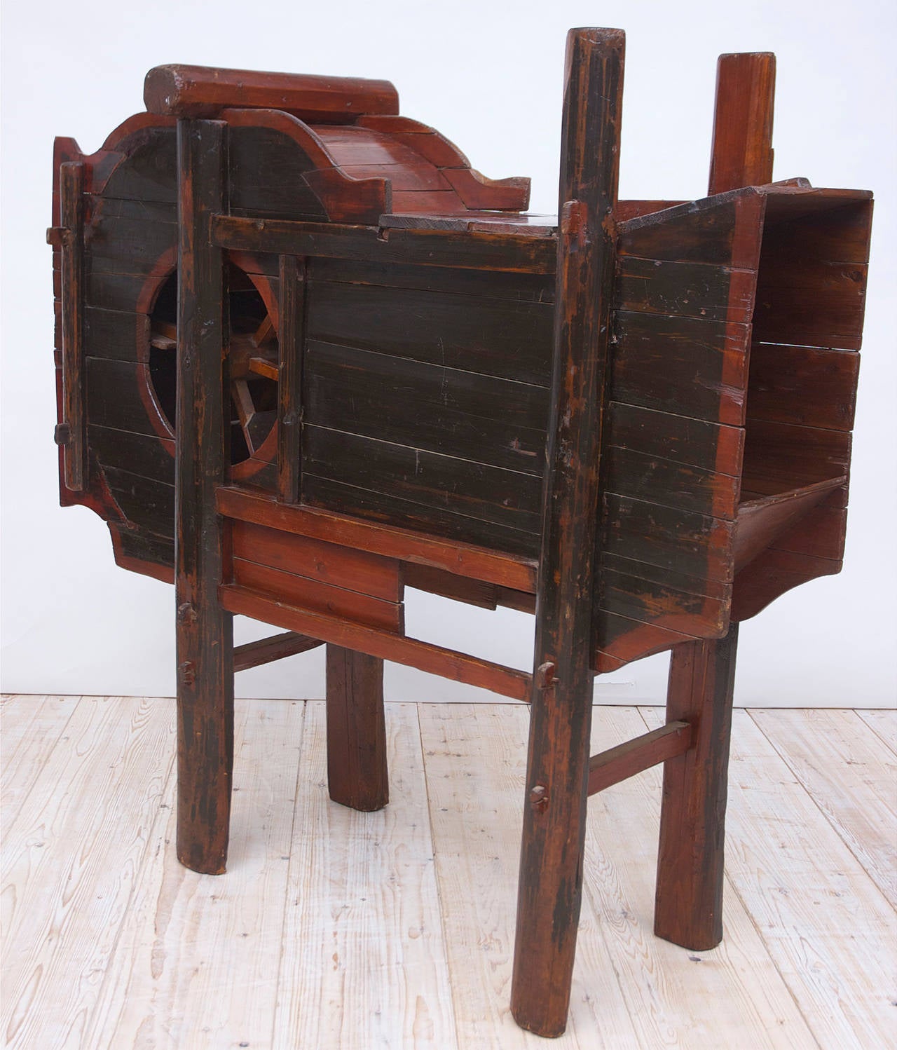 Qing 19th Century Wooden Chinese Rice Thresher with Painted Scenes For Sale