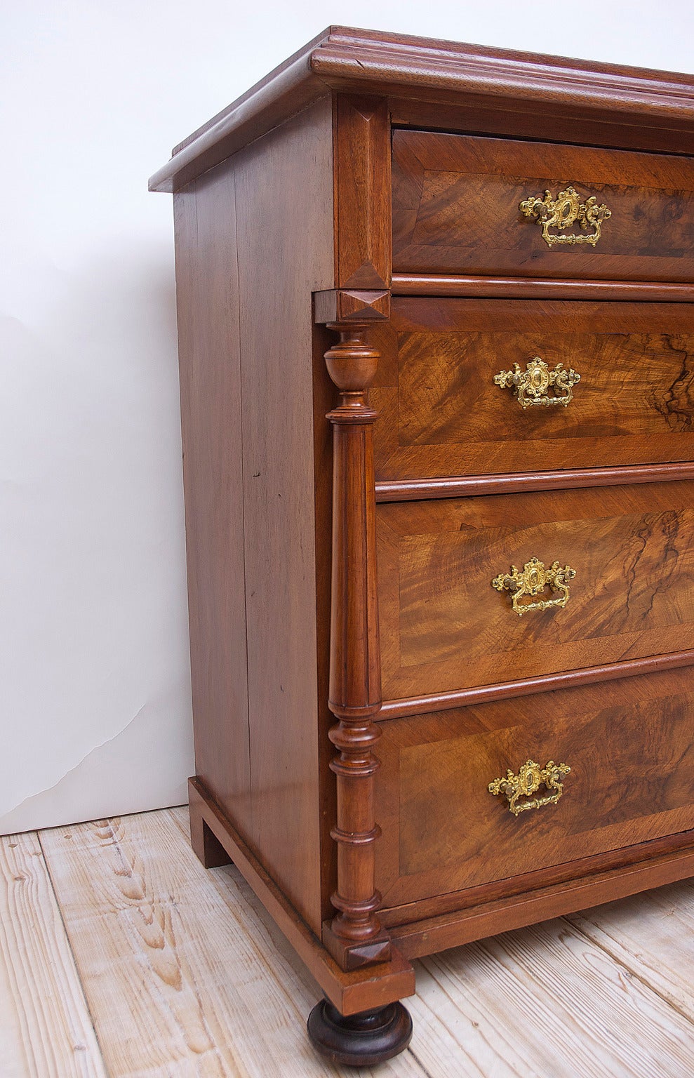 19th Century Chest of Drawers in Figured Walnut 2