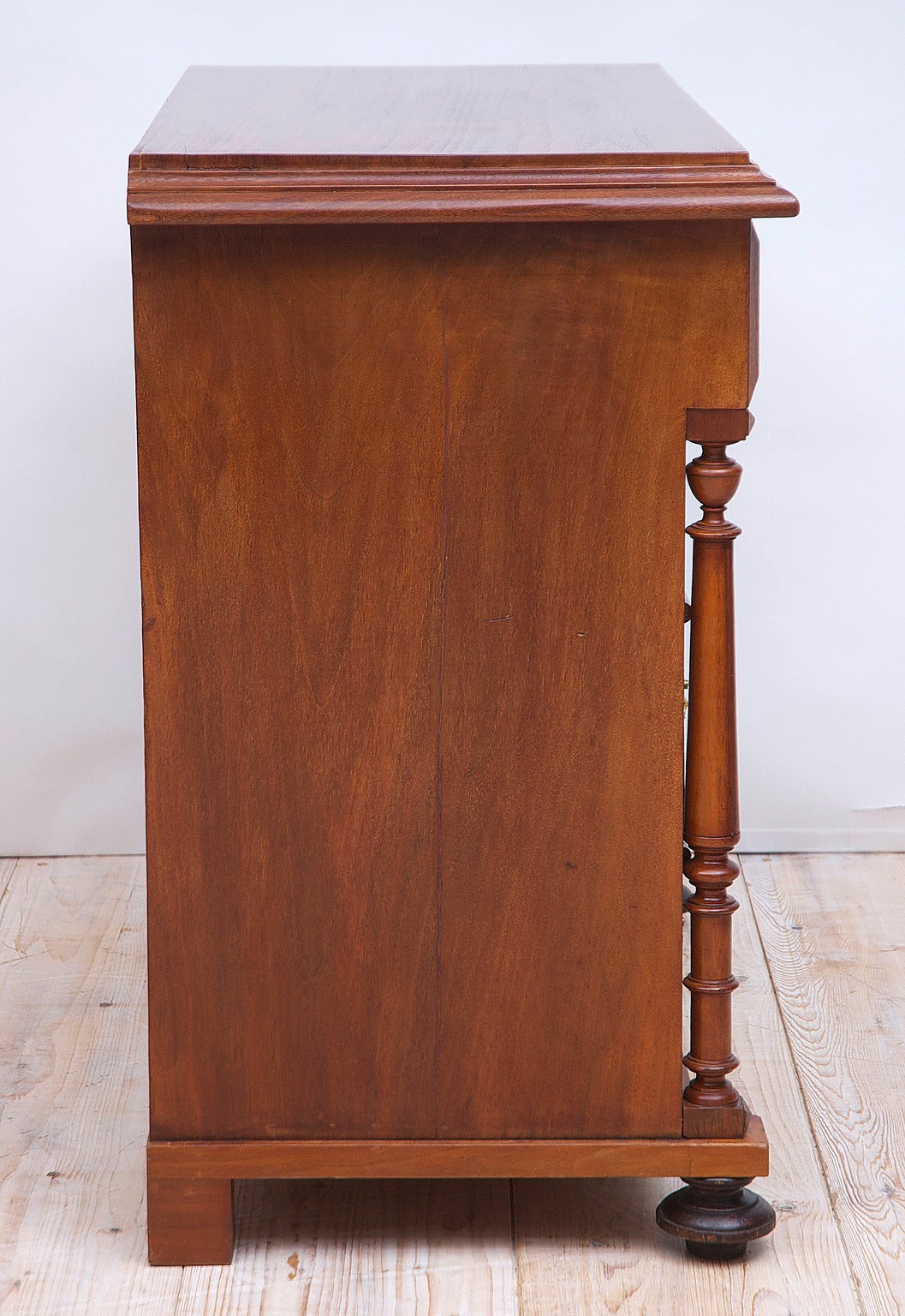 German 19th Century Chest of Drawers in Figured Walnut