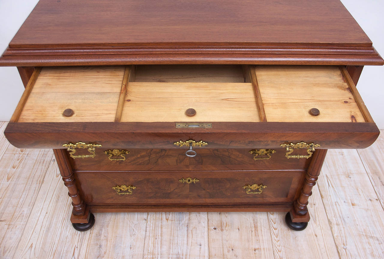Late 19th Century 19th Century Chest of Drawers in Figured Walnut