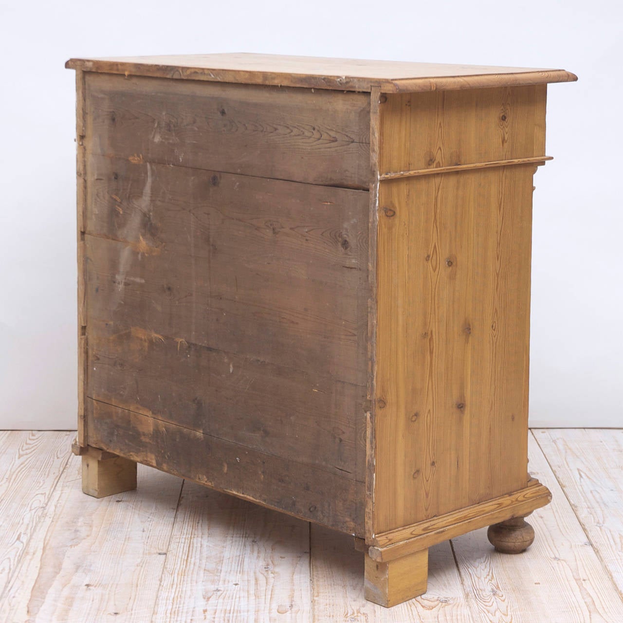 19th Century Swedish Chest of Drawers in Pine 1