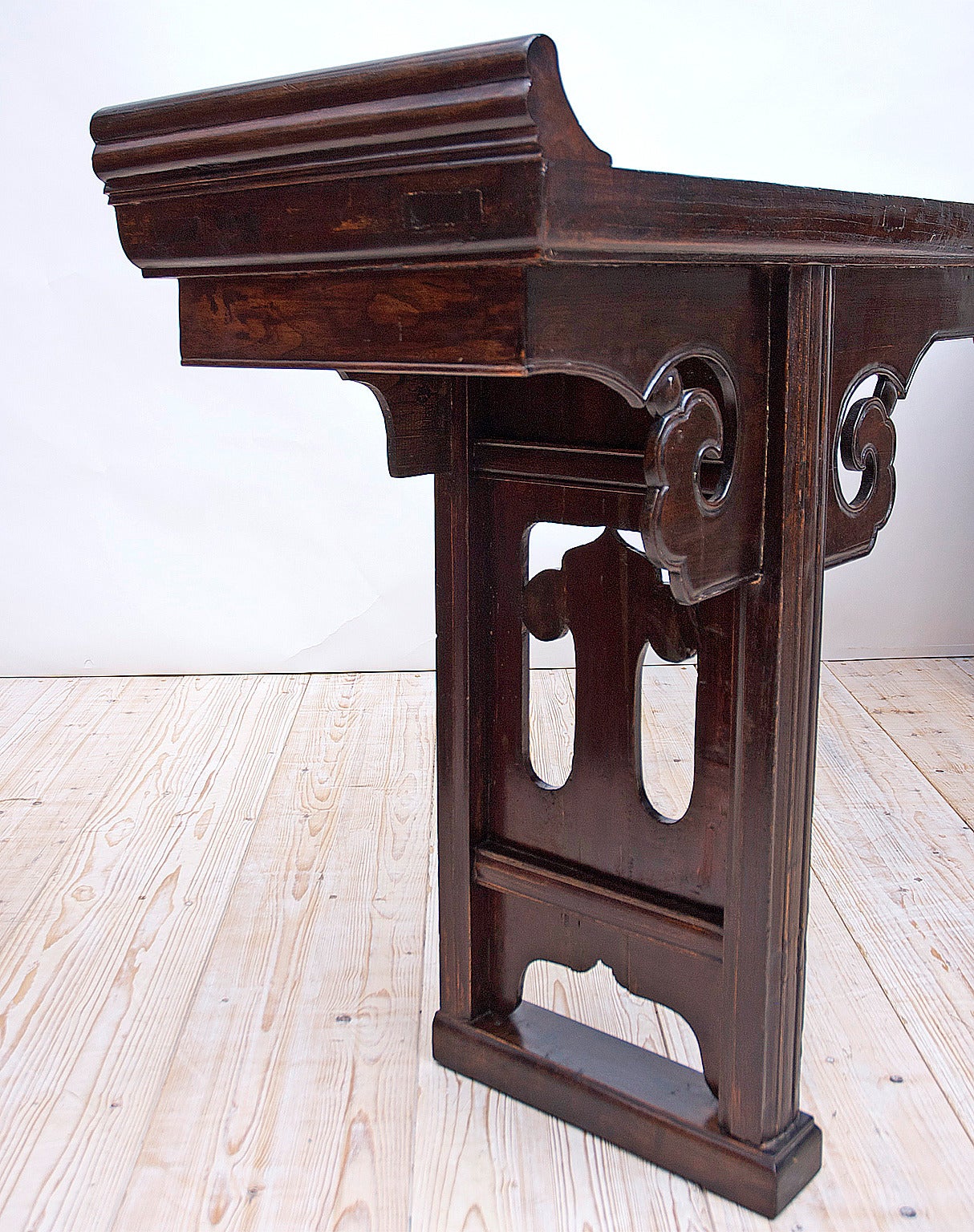 19th Century Qing Altar Table from Shanxi Province In Good Condition For Sale In Miami, FL