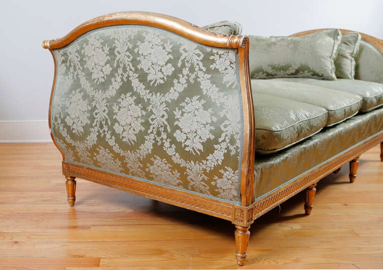 Antique French Louis XVI Style Daybed in Carved & Gilded Wood, c. 1890 In Good Condition In Miami, FL