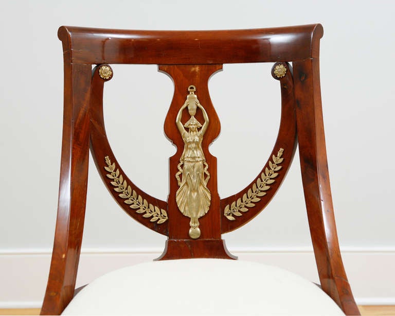 Pair of French Empire Gondola Side Chairs in Mahogany, c. 1810 1