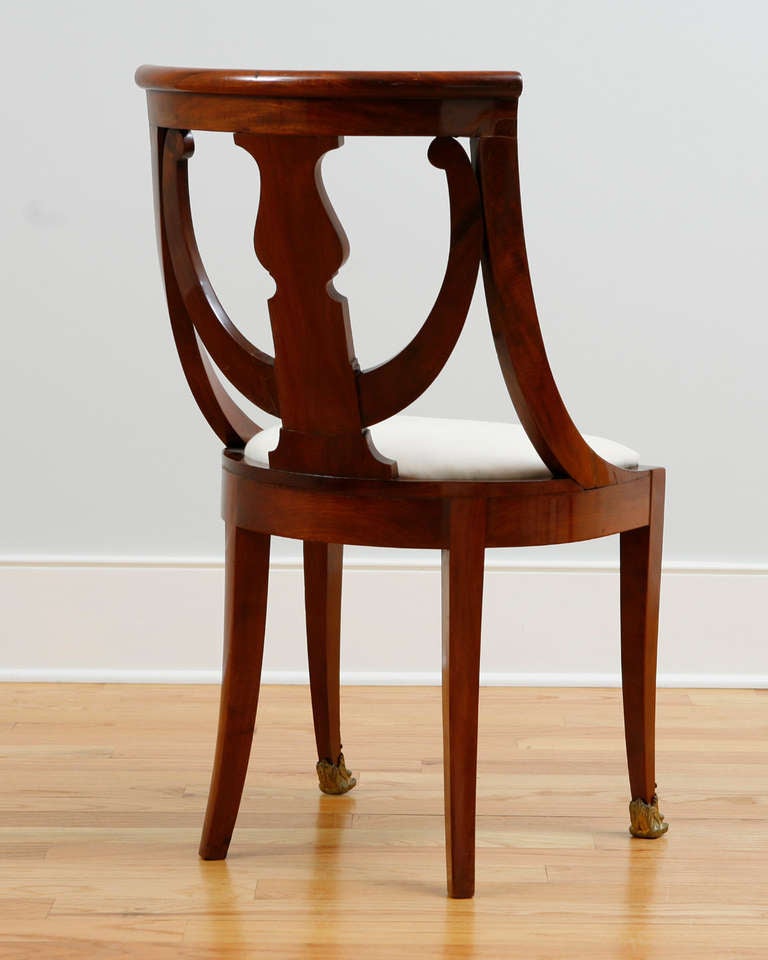 Pair of French Empire Gondola Side Chairs in Mahogany, c. 1810 In Excellent Condition In Miami, FL