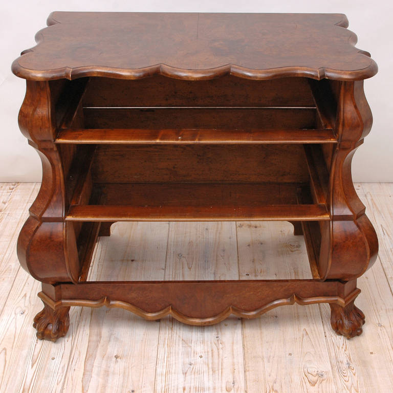 Dutch Antique 19th Century Baroque Revival Bombe Chest of Drawers in Walnut For Sale 1