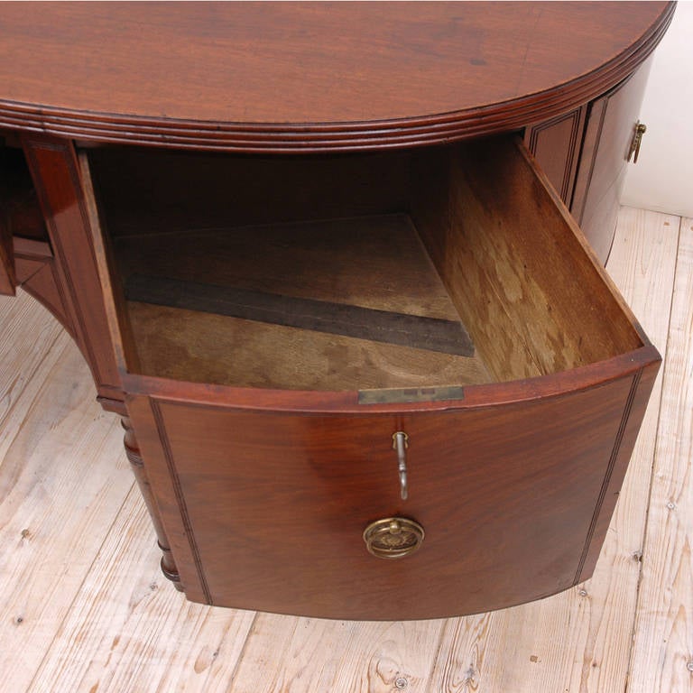 George III Perfectly Scaled Sideboard in Mahogany, England, circa 1810 In Good Condition For Sale In Miami, FL