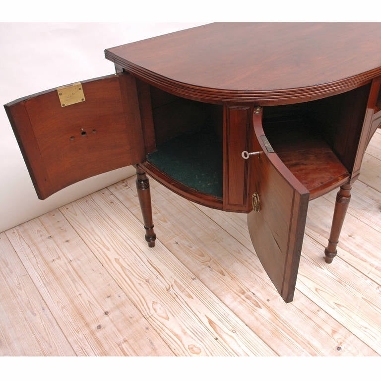 19th Century George III Perfectly Scaled Sideboard in Mahogany, England, circa 1810 For Sale