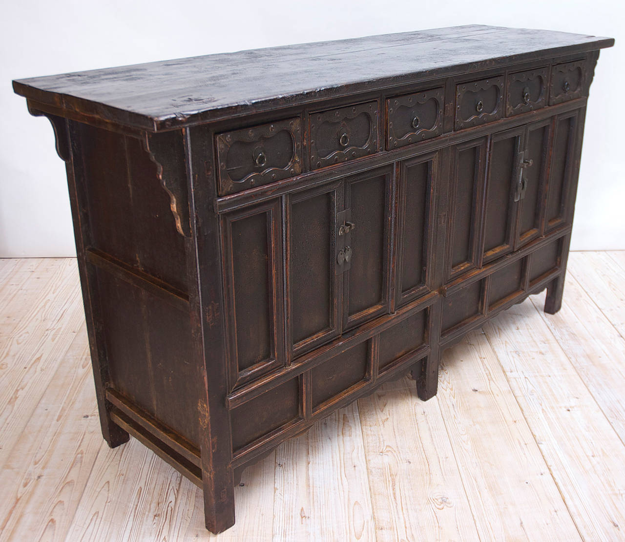 19th Century Chinese Coffer Sideboard In Good Condition In Miami, FL