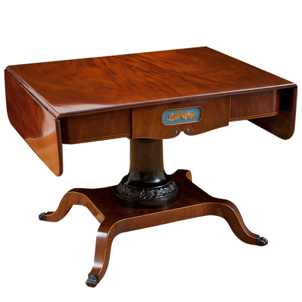 Table à écrire ou table de salon Empire en acajou avec incrustations en bois de satin, vers 1815