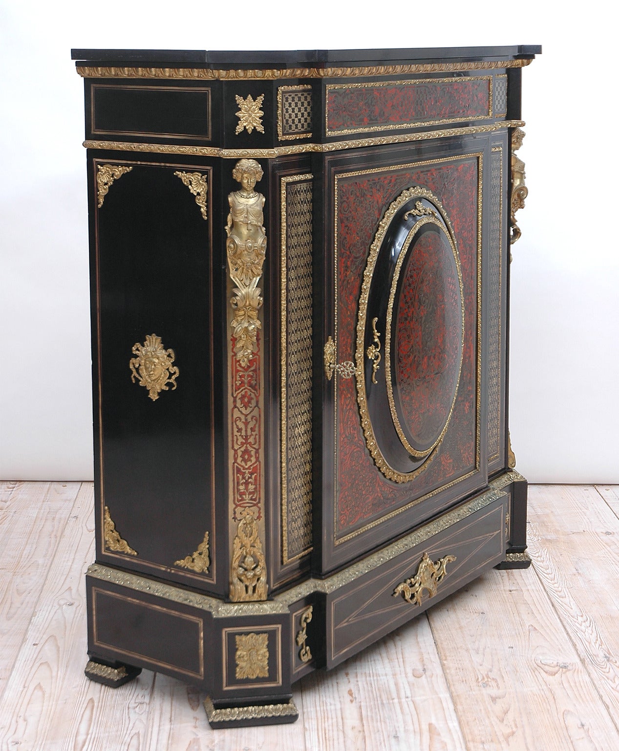 Napoleon III cabinet in manner of cabinet maker Boulle, France, circa 1865. Rich, well articulated bronze doré castings and ormolu, Belgium black marble, tortoise shell and brass inlays. Height approximately 116 cm. 118 cm x 43 cm.
All of the loose