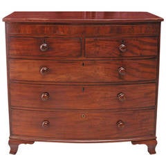 English Bow-Front Chest of Drawers in Mahogany, circa 1840