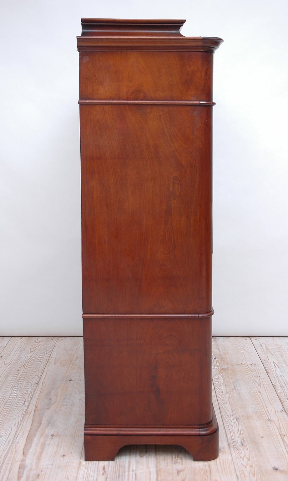 Biedermeier Tall Chest of Drawers in Mahogany, Northern Europe, circa 1850