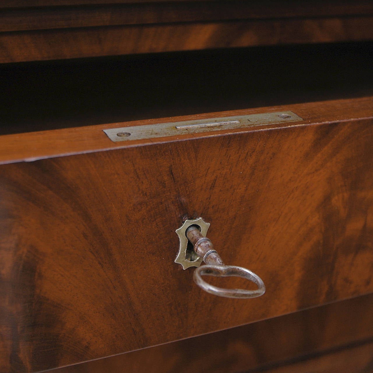 19th Century Biedermeier Tall Chest of Drawers in Book-Matched Mahogany, Copenhagen, c. 1820