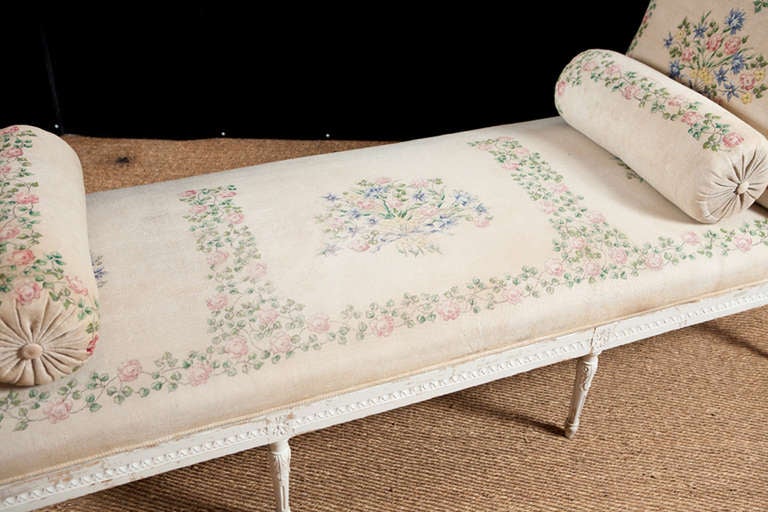 Gustavian Swedish Banquette or Daybed with Vintage Hand-Painted Fabric, Mid-1800s