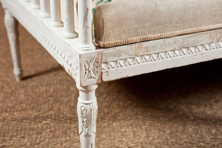 Swedish Banquette or Daybed with Vintage Hand-Painted Fabric, Mid-1800s In Good Condition In Miami, FL