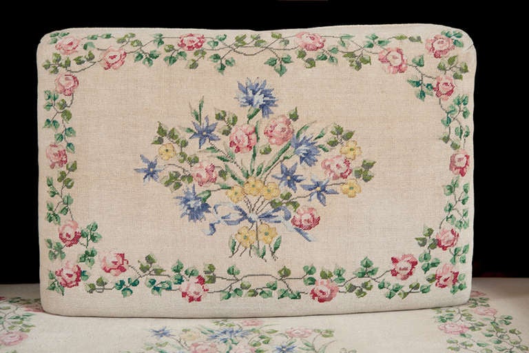 Swedish Banquette or Daybed with Vintage Hand-Painted Fabric, Mid-1800s 1