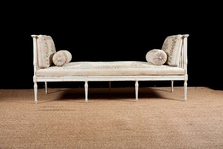 19th Century Swedish Banquette or Daybed with Vintage Hand-Painted Fabric, Mid-1800s