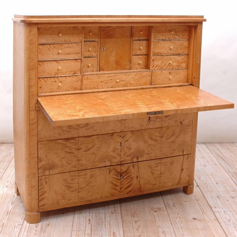 Swedish Biedermeier Fall-Front Secretary with Three Drawers in Birch, circa 1830 In Excellent Condition In Miami, FL