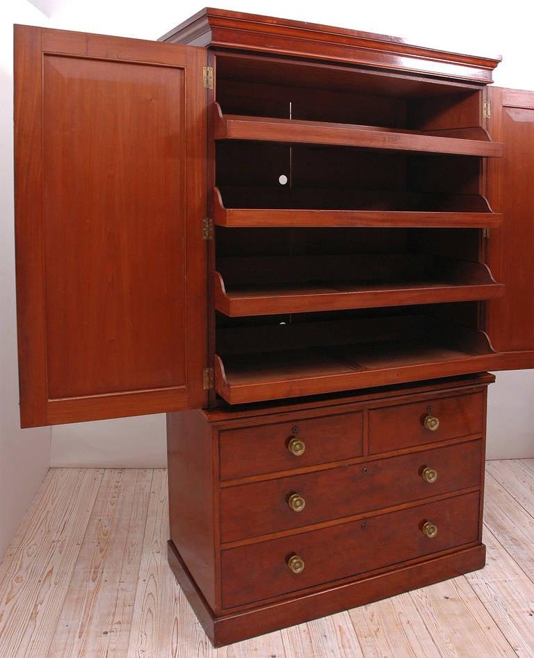 English Linen Press, circa 1840 In Excellent Condition In Miami, FL