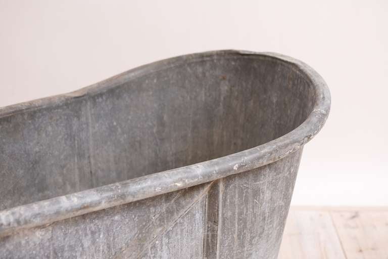 Early 19th Century French Empire Bathtub in Zinc with Embossed Design, circa 1800