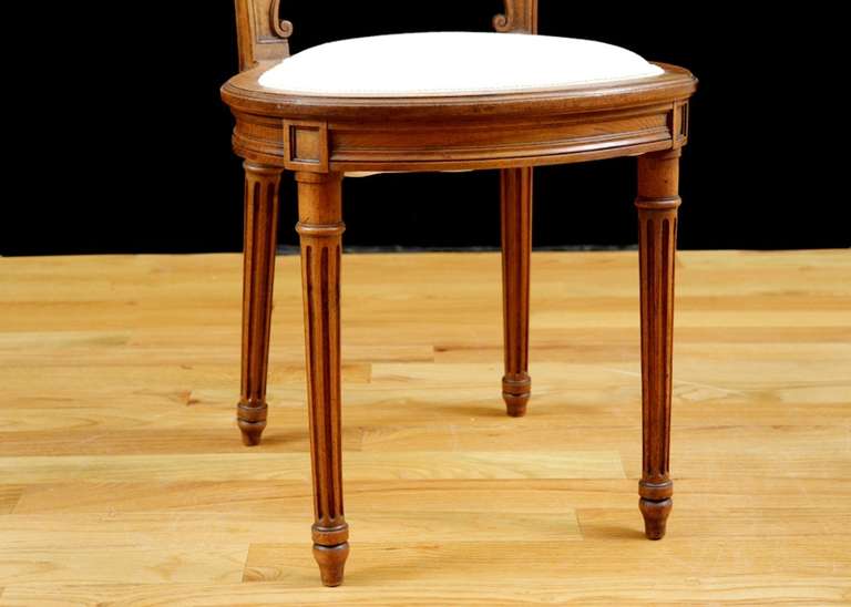 Set of Six Louis XVI Style French Dining Chairs in Walnut, c. 1870 1