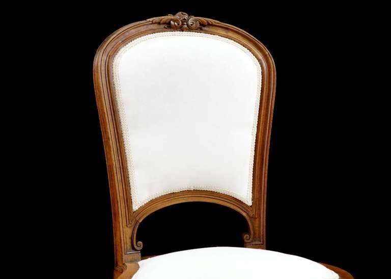 Set of Six Louis XVI Style French Dining Chairs in Walnut, c. 1870 In Excellent Condition In Miami, FL