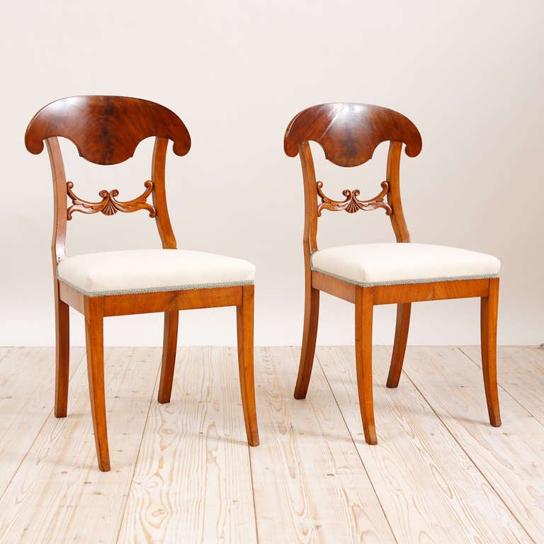 This pair of Karl Johan Swedish Biedermeier mahogany side chairs dating 1840 have been restored and re-upholstered.
Measures: 18