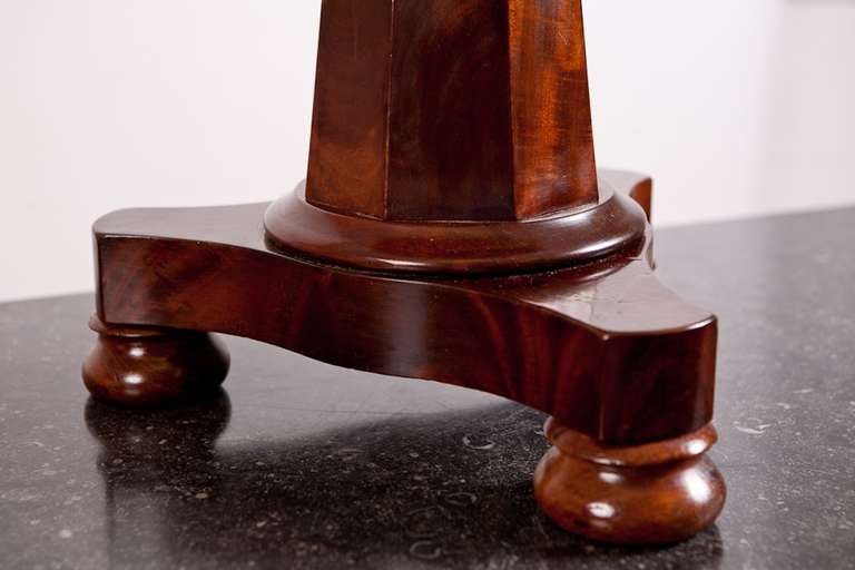 Polished American Empire Piano Stool in Crotch Mahogany with Upholstered Seat, circa 1830