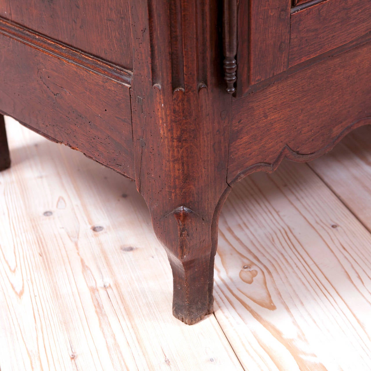 18th Century French Louis XV Antique Buffet or Cabinet in Oak For Sale 2