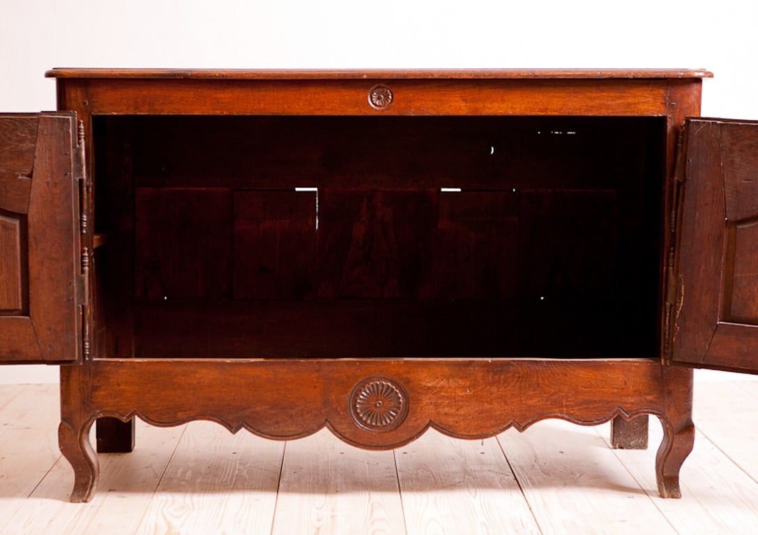 Buffet o mobile antico Luigi XV francese del XVIII secolo in Oak In condizioni buone in vendita a Miami, FL