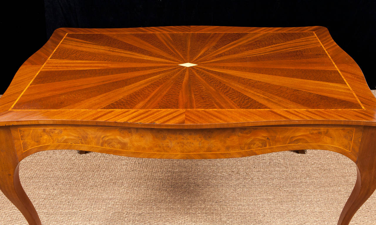 Belle Époque French Dining Table in Satinwood, circa 1900