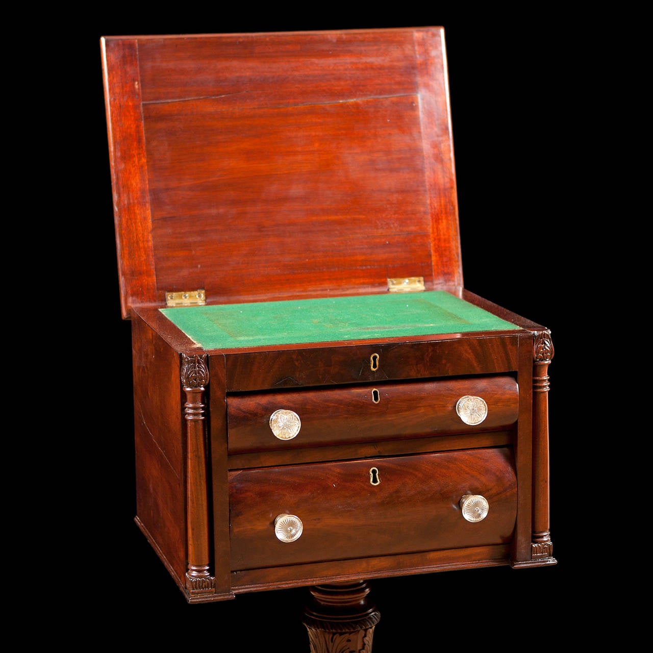 American Empire Side Table with Writing Surface in Mahogany, circa 1825 In Good Condition For Sale In Miami, FL