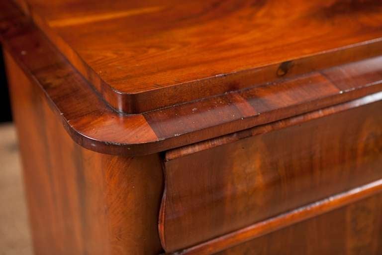 Polished North German Biedermeier Chest of Drawers in Bookmatched Mahogany, circa 1840